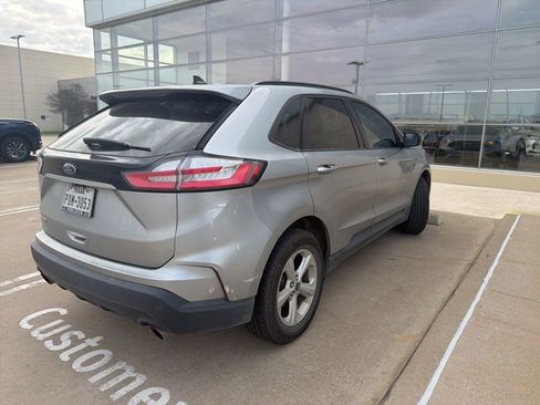 Used 2020 Ford Edge SE image 4
