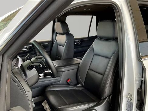 Used 2025 Chevrolet Tahoe LT AWD/4WD image 15