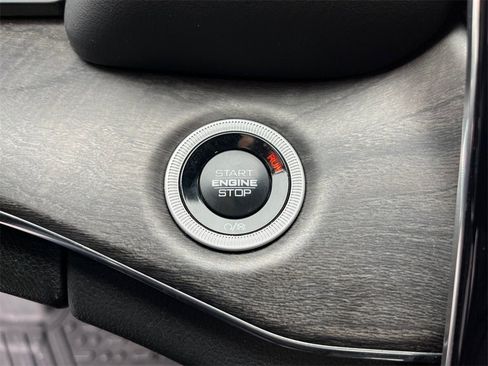 Used 2024 Jeep Grand Cherokee Overland w/ Luxury Tech Group IV image 24