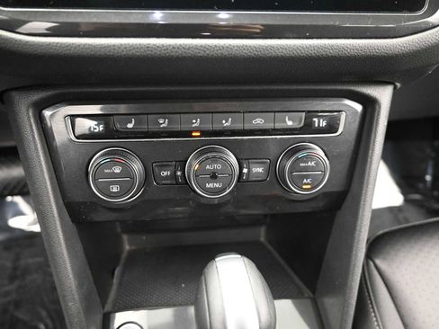 Used 2018 Volkswagen Tiguan SE AWD/4WD image 19