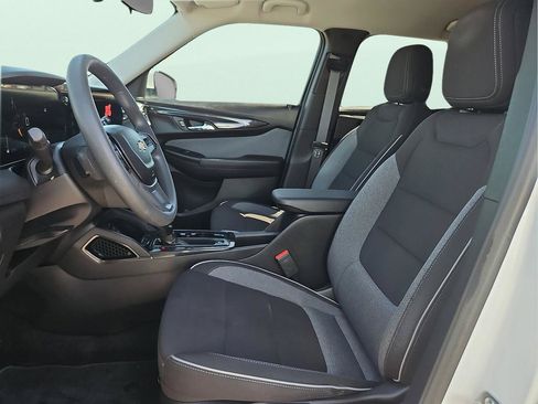 Used 2025 Chevrolet TrailBlazer LT FWD image 13