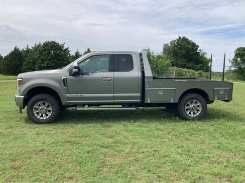 Used 2019 Ford F250 XLT w/ XLT Premium Package AWD/4WD image 2