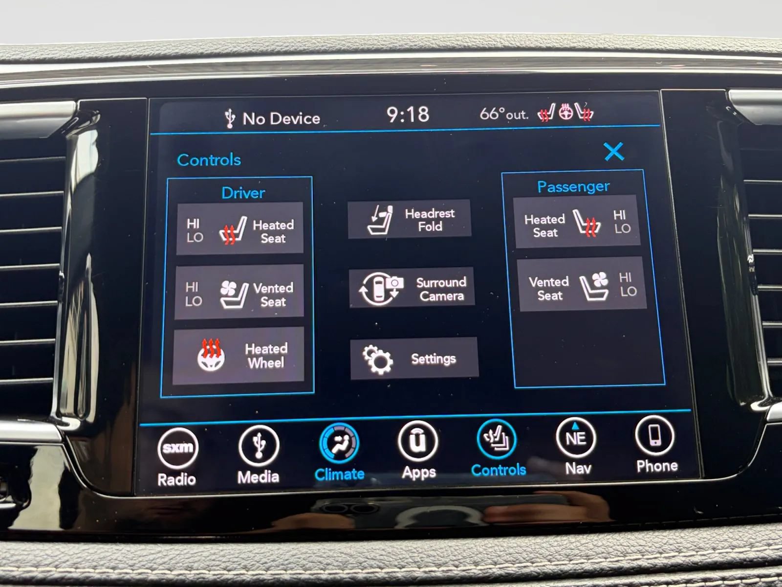 Used 2019 Chrysler Pacifica Limited w/ Advanced Safetytec Group FWD image 27