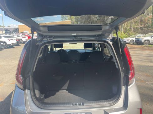 Used 2025 Kia Soul LX w/ LX Technology Package image 29