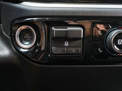 Used 2025 Chevrolet Silverado 2500 LT w/ Convenience Package image 17