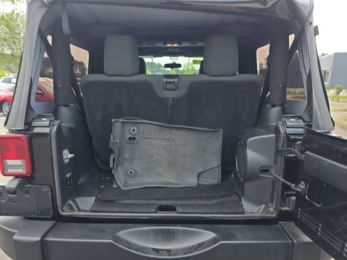 Used 2012 Jeep Wrangler Rubicon w/ Dual Top Group AWD/4WD image 16