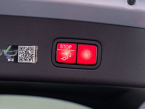 Certified 2025 Mercedes-Benz GLC 350e 4MATIC image 32