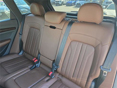 Used 2019 Audi Q5 Premium w/ Convenience Package image 12