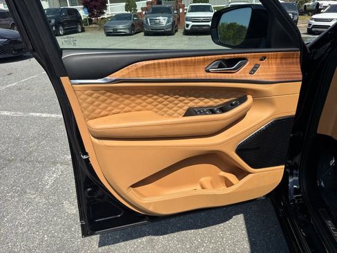 Used 2025 Jeep Grand Cherokee L Summit image 30