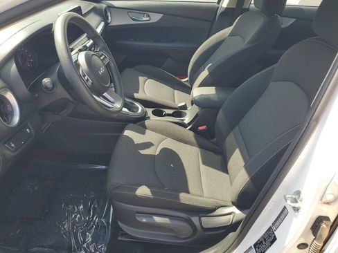 Used 2023 Kia Forte LXS FWD image 5