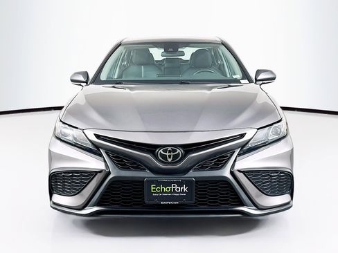 Used 2024 Toyota Camry SE image 2