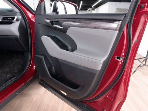 Used 2020 Toyota Highlander Limited Platinum image 22