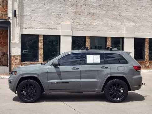 Used 2021 Jeep Grand Cherokee Laredo X AWD/4WD image 6
