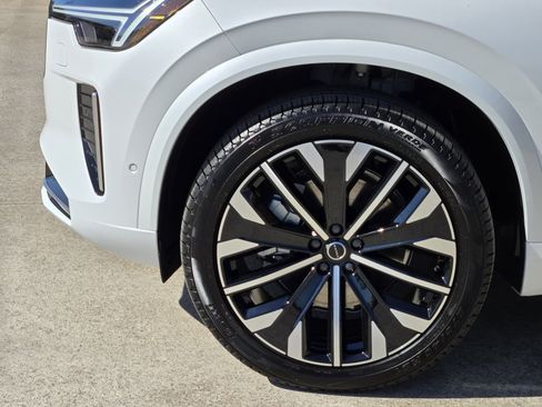 New 2026 Volvo XC90 B6 Plus w/ Protection Package Premier image 12