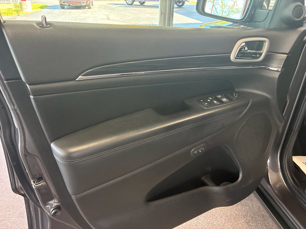 Used 2021 Jeep Grand Cherokee Limited AWD/4WD image 10
