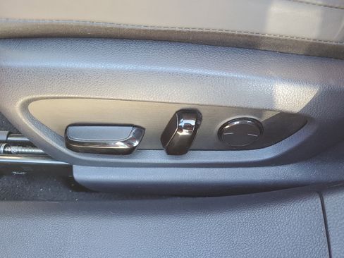 Used 2024 Lexus ES 250 w/ Premium Package image 15