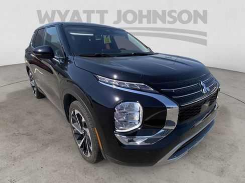 Used 2024 Mitsubishi Outlander SE image 13