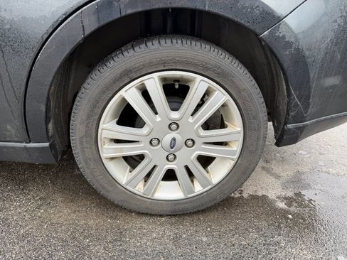 Used 2010 Ford Focus SEL image 6