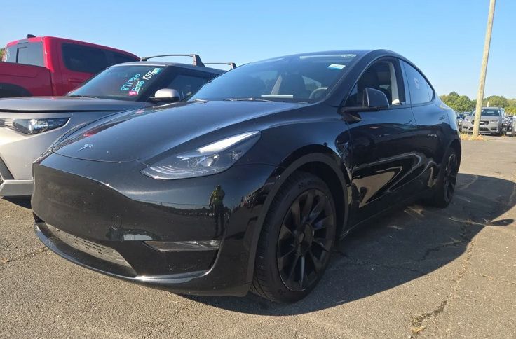Used 2024 Tesla Model Y Long Range AWD/4WD image 1