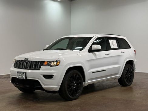 Used 2022 Jeep Grand Cherokee Altitude image 28