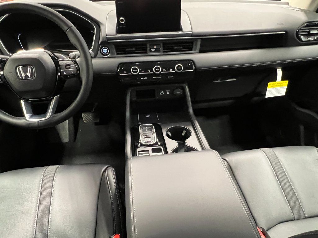 Used 2025 Honda Pilot EX-L image 17
