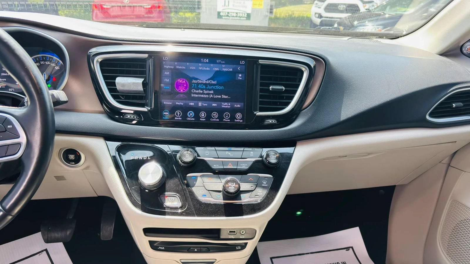 Used 2018 Chrysler Pacifica Touring-L Plus FWD image 16