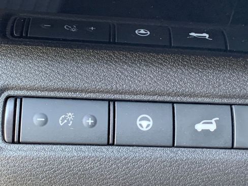 Used 2025 Nissan Pathfinder SV image 24