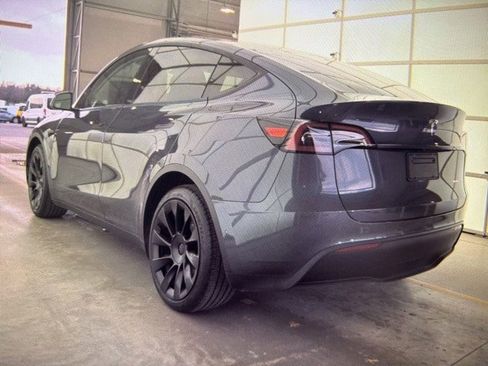 Used 2022 Tesla Model Y Long Range image 6