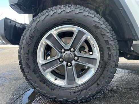Used 2018 Jeep Wrangler Unlimited Sahara image 11