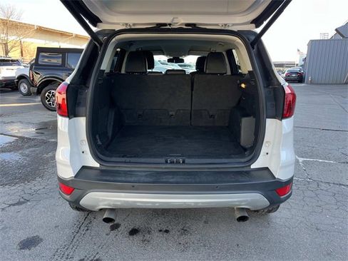 Used 2019 Ford Escape Titanium image 12