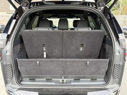 Used 2025 Land Rover Discovery Dynamic SE AWD/4WD image 8