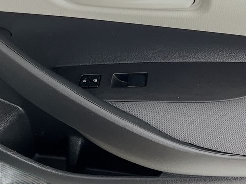 Used 2025 Toyota Corolla LE FWD image 31