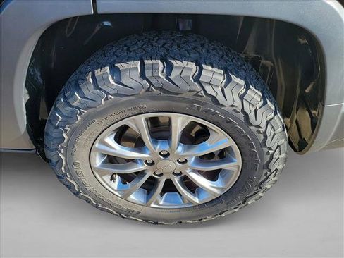 Used 2019 Jeep Cherokee Latitude Plus w/ Comfort/Convenience Group image 12