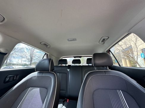 Used 2024 Hyundai Venue Limited image 31