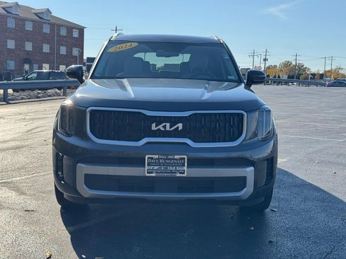 Used 2024 Kia Telluride EX w/ EX Captain's Chair Package image 9