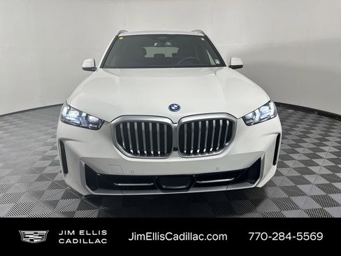 Used 2025 BMW X5 xDrive50e image 2