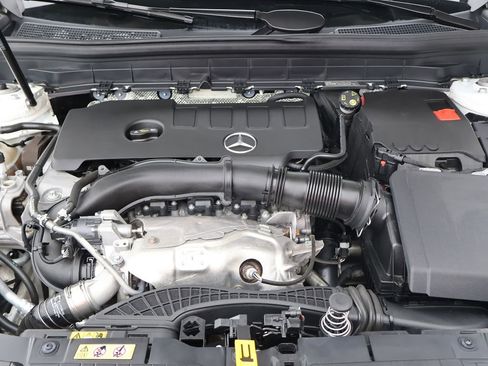 Used 2022 Mercedes-Benz GLB 250 4MATIC image 13