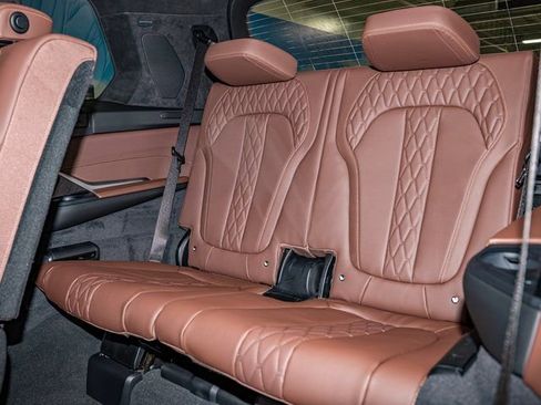 Used 2026 BMW X7 M60i image 23