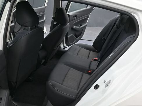 Used 2024 Nissan Altima 2.5 SV AWD/4WD image 9