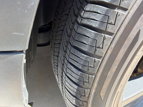 Used 2017 Ford Explorer XLT w/ Equipment Group 202A FWD image 4