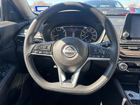 Used 2025 Nissan Altima 2.5 SV image 27