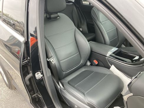 Used 2025 Mercedes-Benz GLC 300 4MATIC image 28