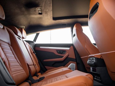 Used 2026 Lamborghini Urus SE image 40