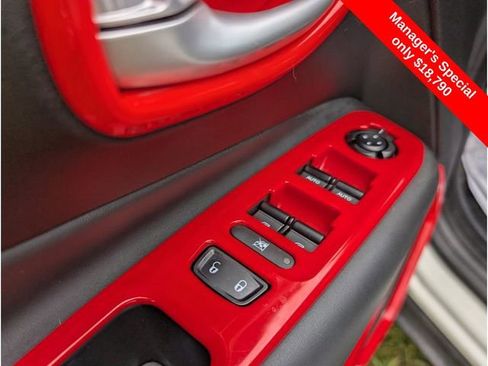 Used 2023 Jeep Renegade Latitude image 15