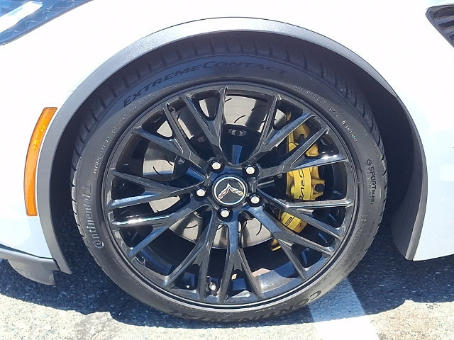 Used 2015 Chevrolet Corvette Z06 w/ 2LZ Preferred Equipment Group RWD image 26