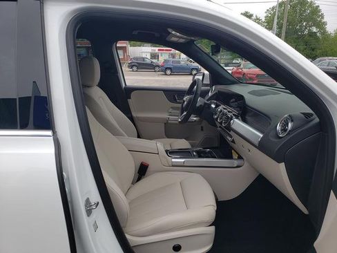 New 2025 Mercedes-Benz GLB 250 4MATIC image 16