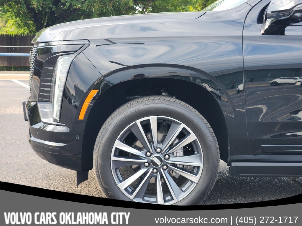 Used 2025 Cadillac Escalade ESV Sport AWD/4WD image 6