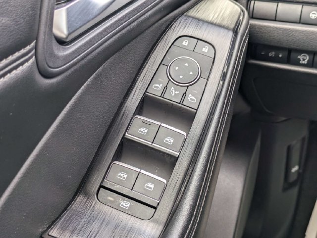 Used 2023 Nissan Rogue SV w/ SV Premium B Package FWD image 30