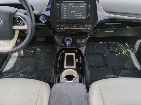 Used 2016 Toyota Prius Four FWD image 18