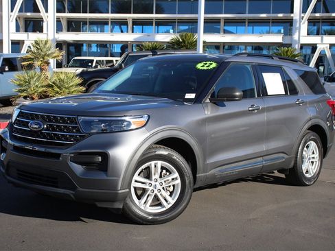 Used 2022 Ford Explorer XLT image 1